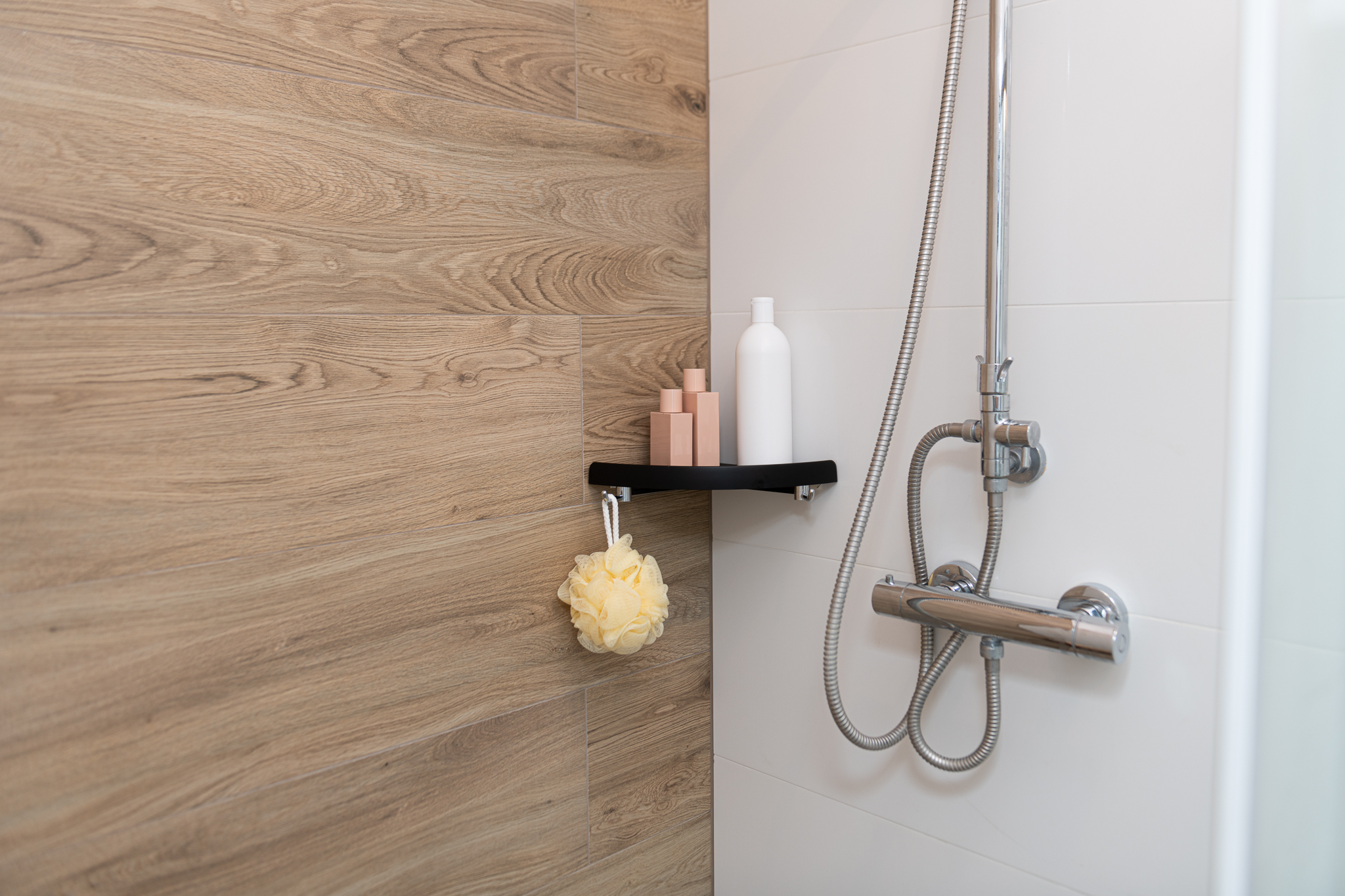 Kuchinox Apo półka łazienkowa 24z4 cm narożna z rantem czarny mat AKA704T - Wysyłka w 24h