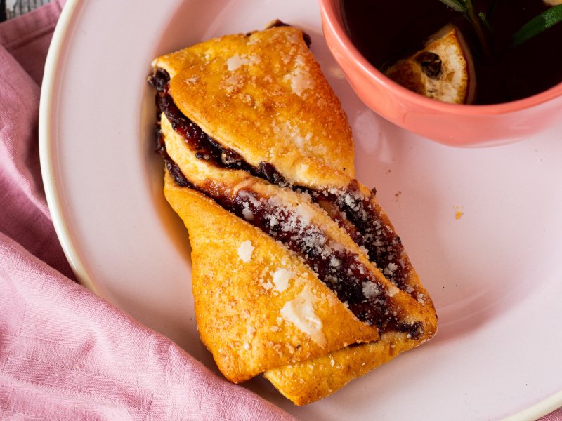 BEZGLUTENOWA Drożdżówka z Porzeczkami 100 g - Piekarnie Cukiernie Putka