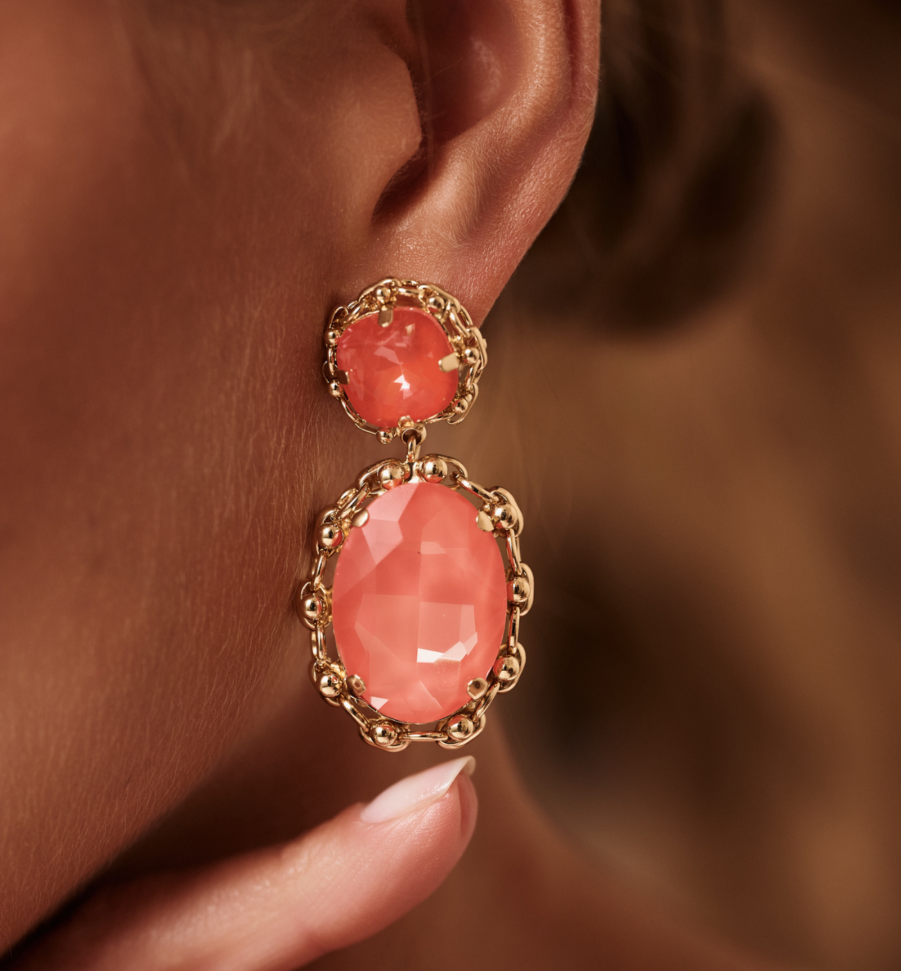 Kolczyki z koralowymi kryształami w złotej oprawie KGA0051