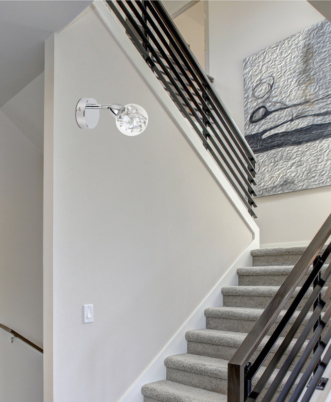 Srebrny kinkiet LED zintegrowany z ciepłą barwą światła BOLO metal