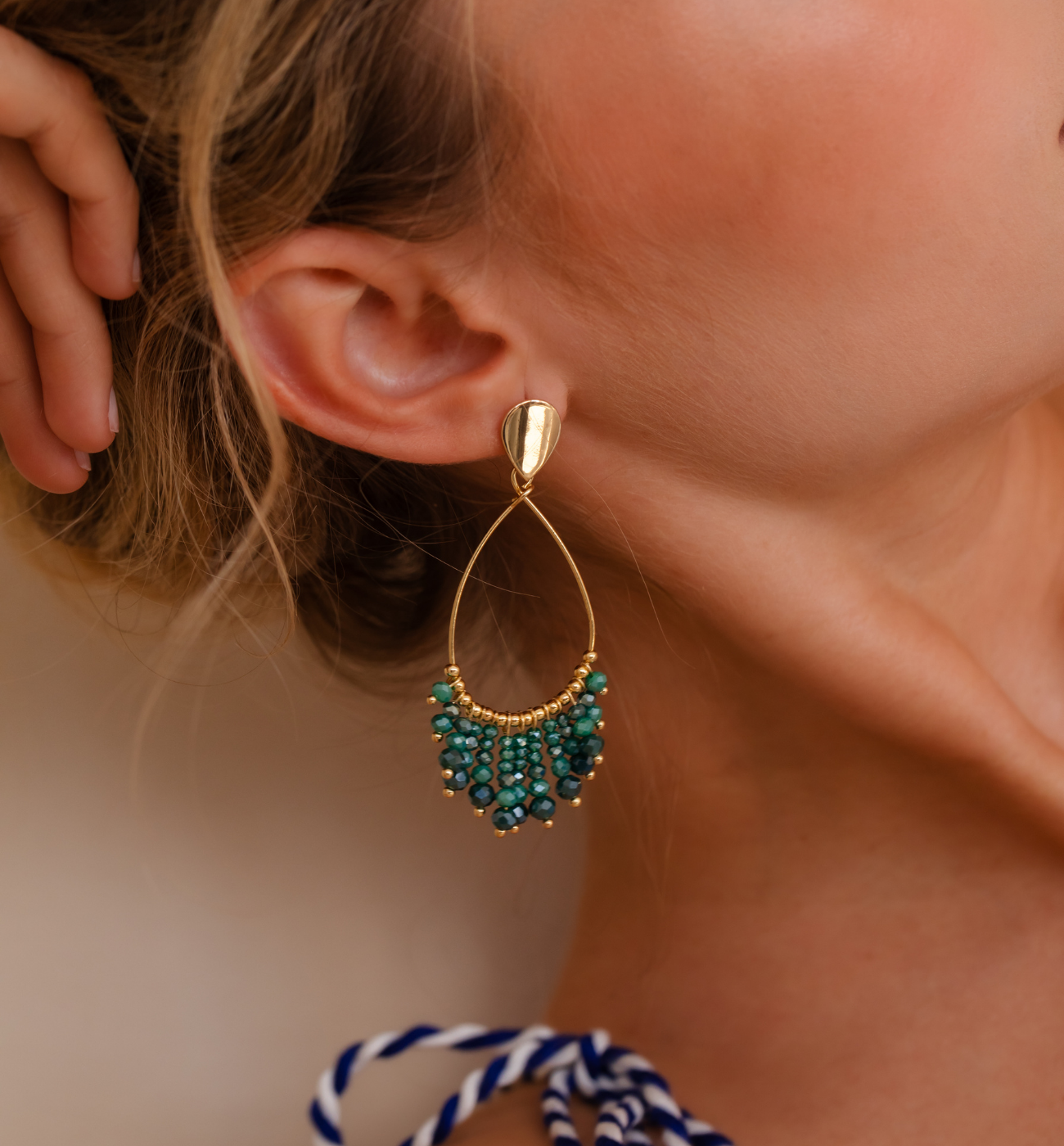 Kolczyki łezki z zielonymi kryształkami KWE0253 - By Dziubeka