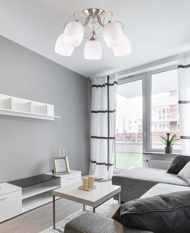 Chromowo-biała lampa sufitowa 5-punktowa do salonu AMBA szklane klosze