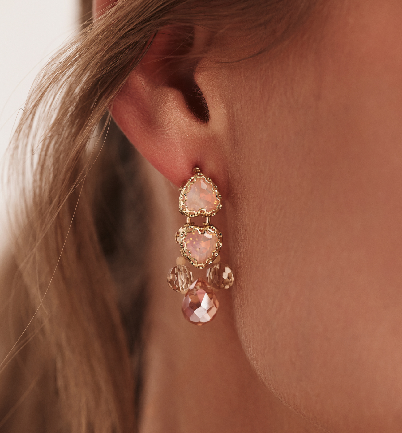 Kolczyki beżowe z kryształami KGA0035 - By Dziubeka