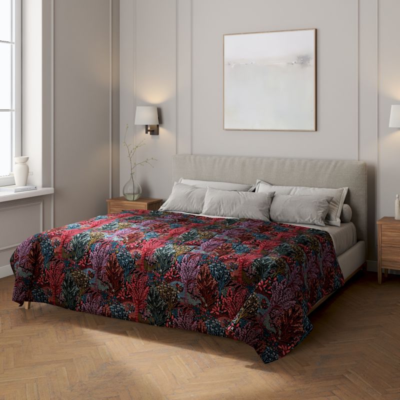 Narzuta pikowana w pasy Dekoria 100 x 160 cm kolorowe rośliny na czarnym tle 1 szt.