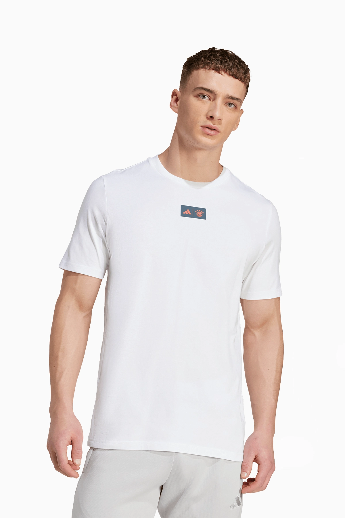 Koszulka adidas FC Bayern 25/26 Seasonal Graphic Tee - Biały