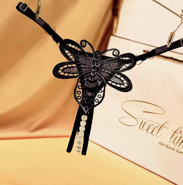 Stringi z motylkiem i perełkami 357