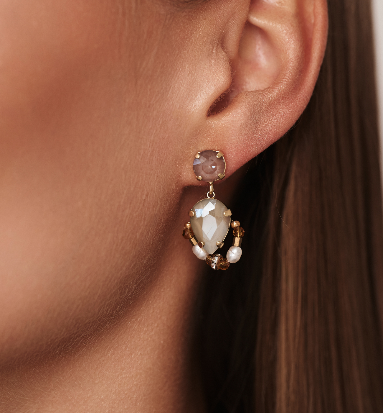 Kolczyki w odcieniach brązu i szarości z perłami KGA0055