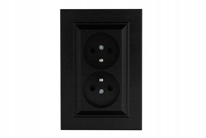 Gniazdo podwójne z uziemnieniem Karea czarny