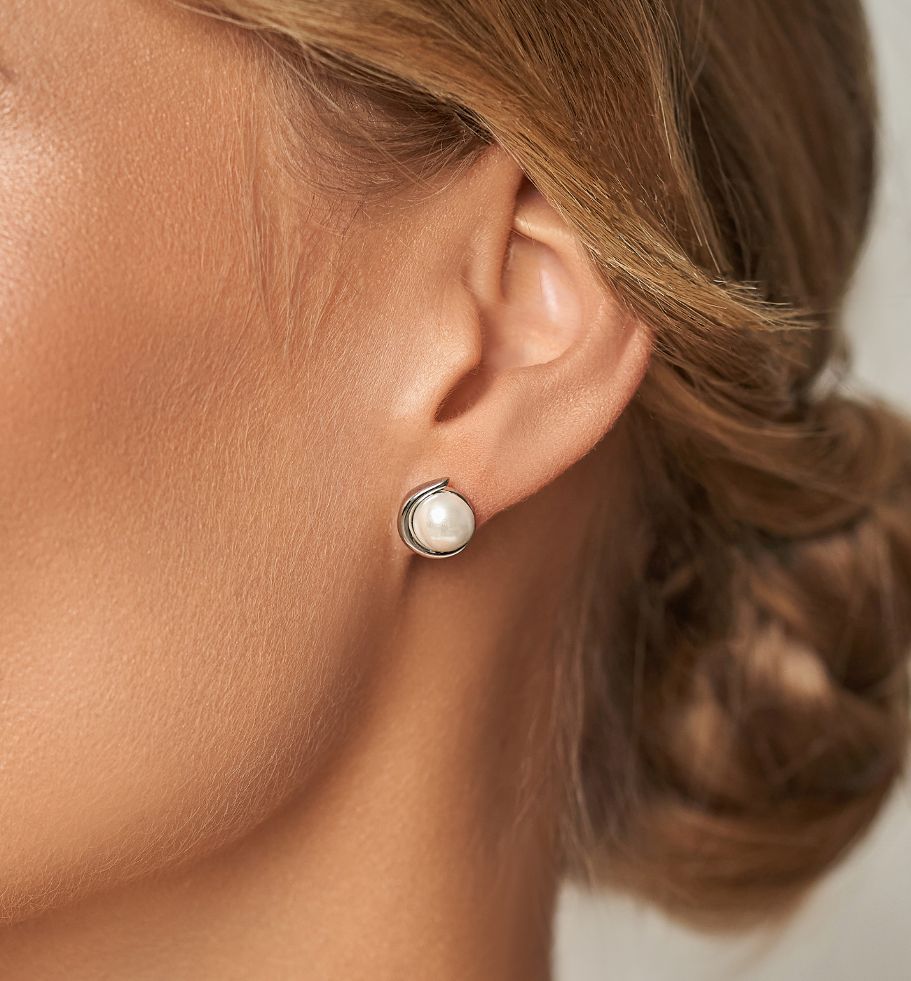 Kolczyki srebrne z perłą Moa KSA1066