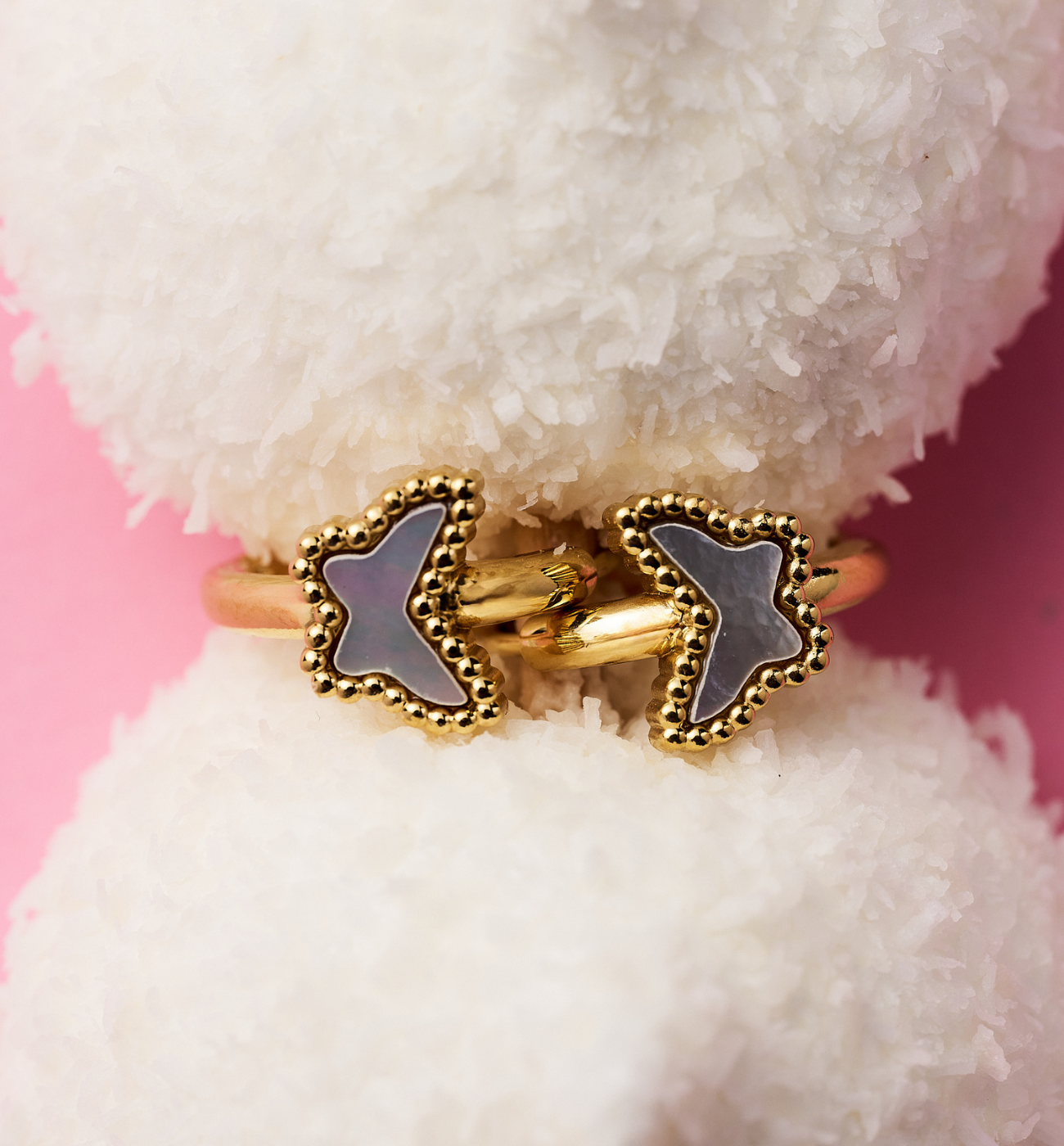 Kolczyki kółka z perłowymi motylkami - By Dziubeka