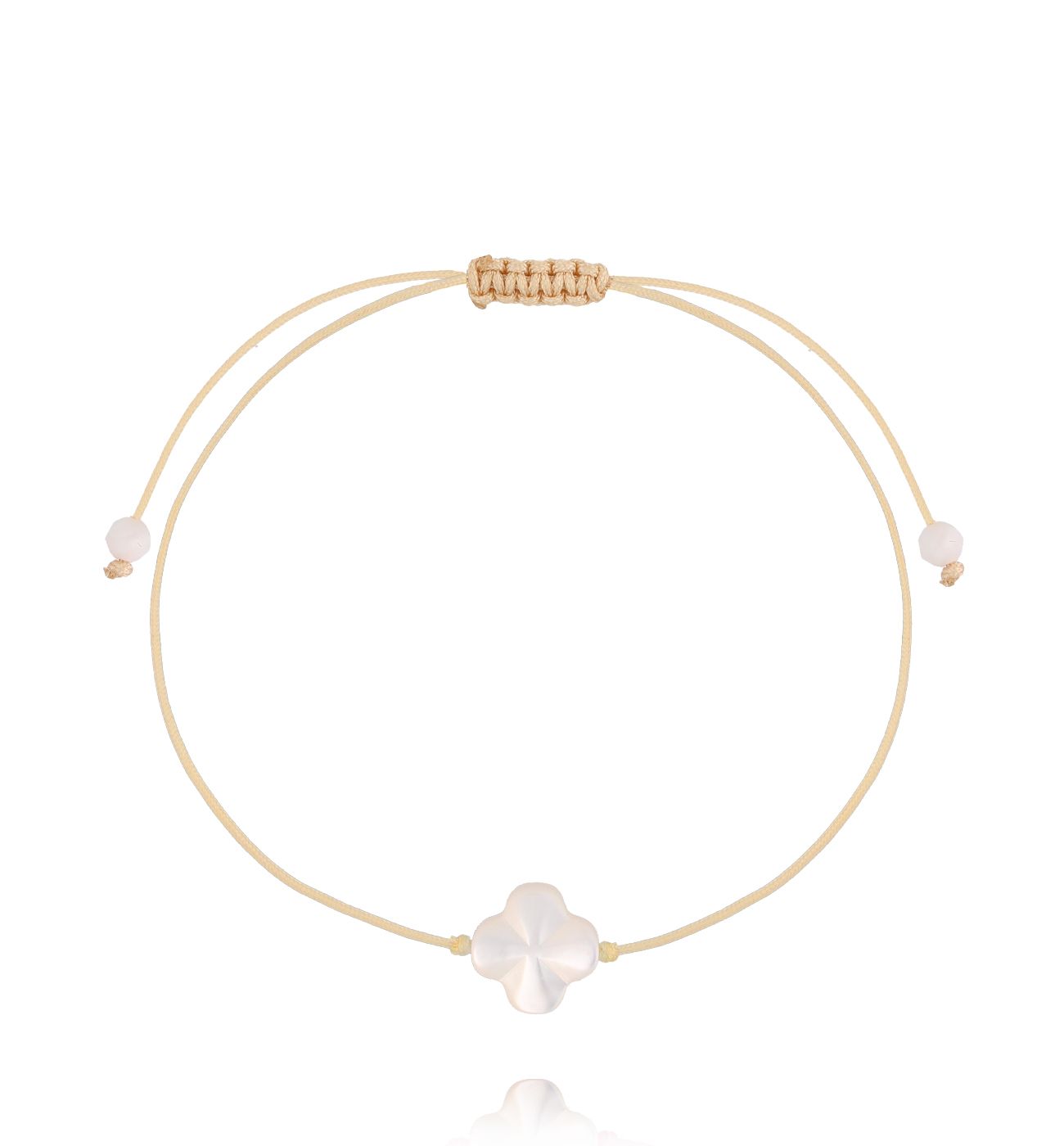 Bransoletka z beżowym sznurkiem i koniczynką BGL1091