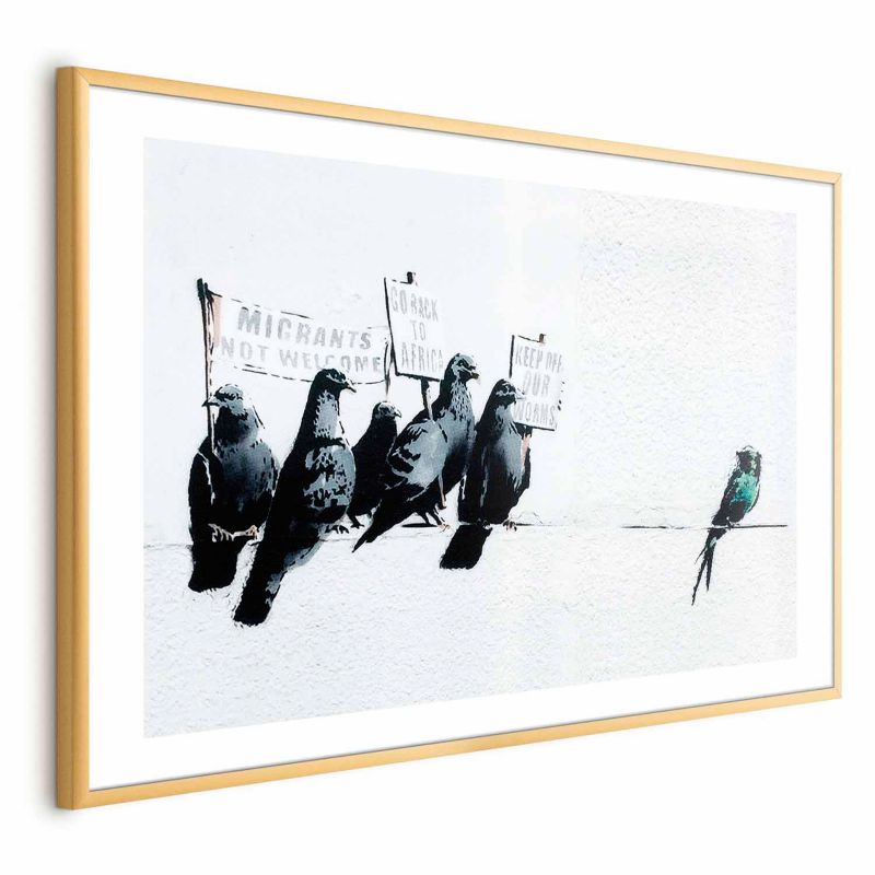 Plakat Artgeist Ksenofobiczne gołębie 60x40 cm z ramą złotą z marginesem 1 szt