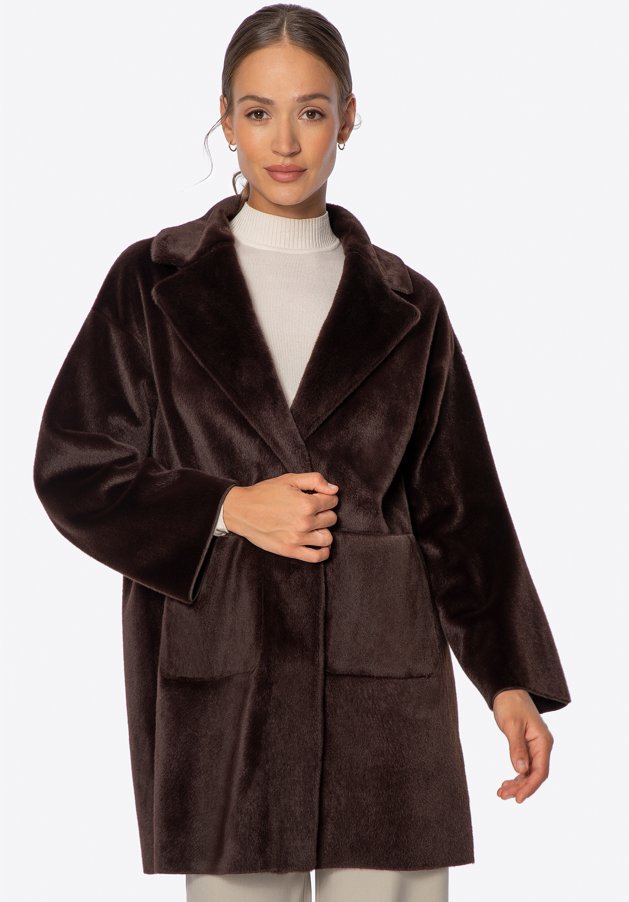 Krótki płaszcz oversize ze sztucznego futra brązowy