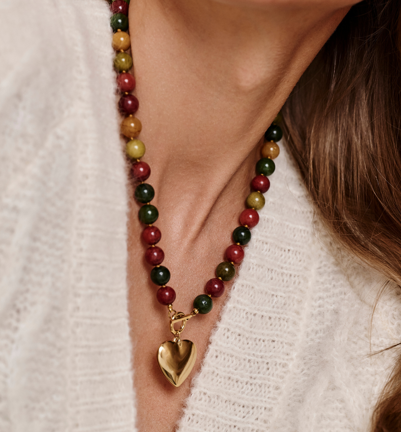 Naszyjnik z kamieni w odcieniach ziemi z zawieszką serce NPA1525