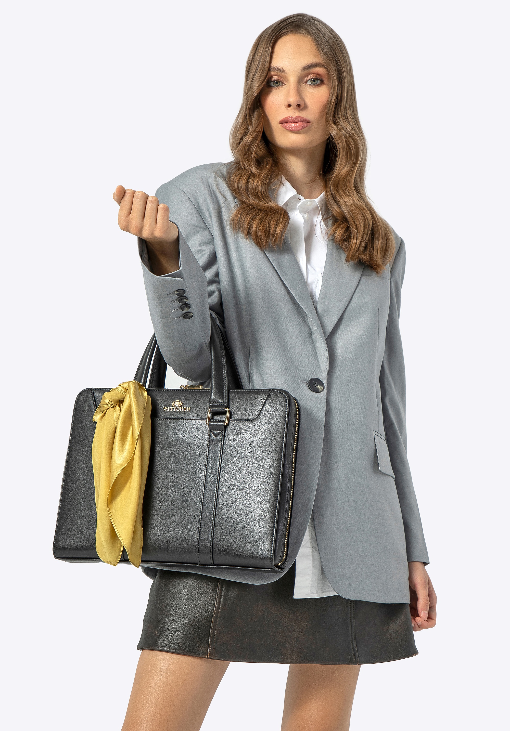 Torba na laptopa skórzana 13,3'' czarna ze złotym logo