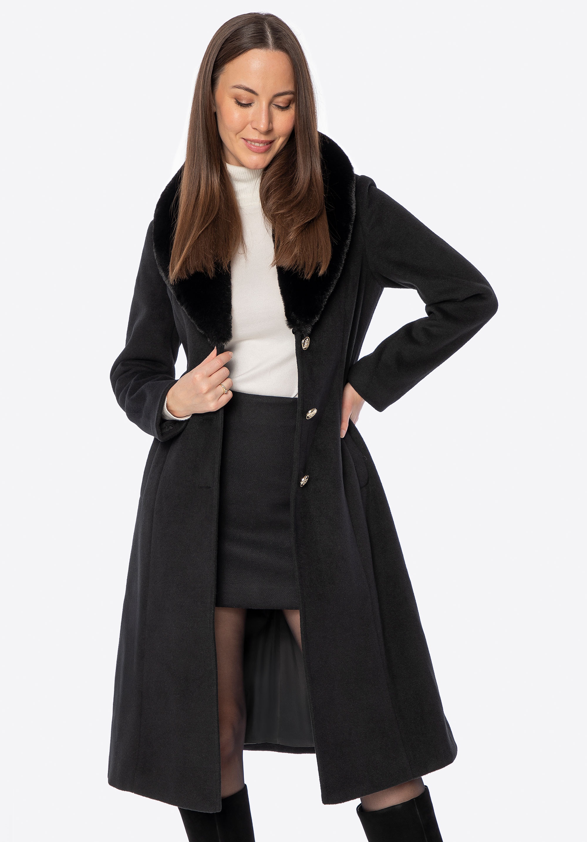 Damski płaszcz z odpinanym sztucznym futerkiem czarny