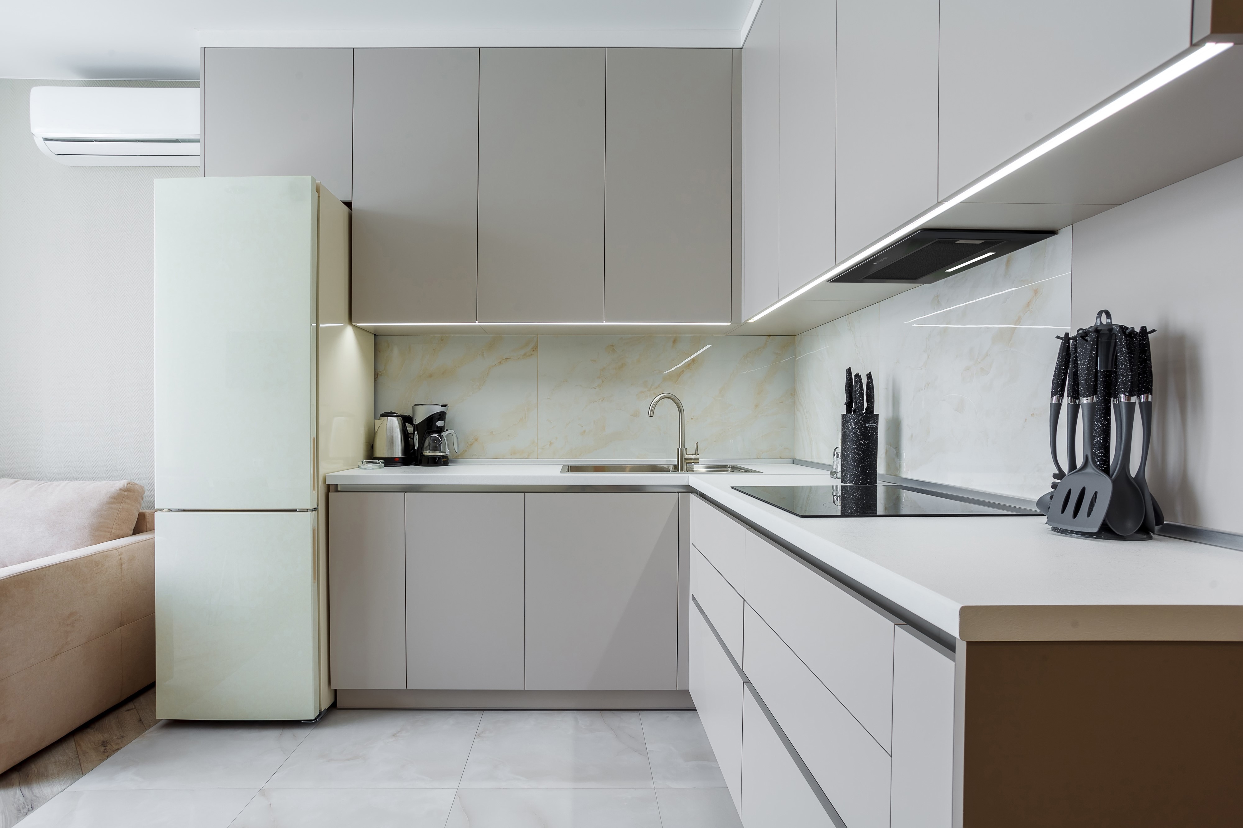 iceBerg Pueblo okap kuchenny 53 cm podszafkowy czarny PUEOPPOMBK6013