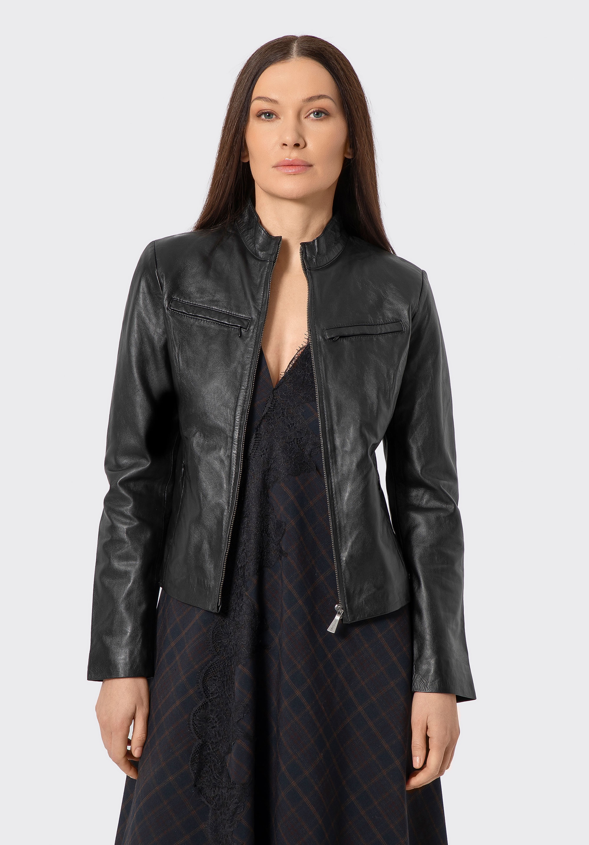 Damska kurtka skórzana z wieloma kieszeniami czarna