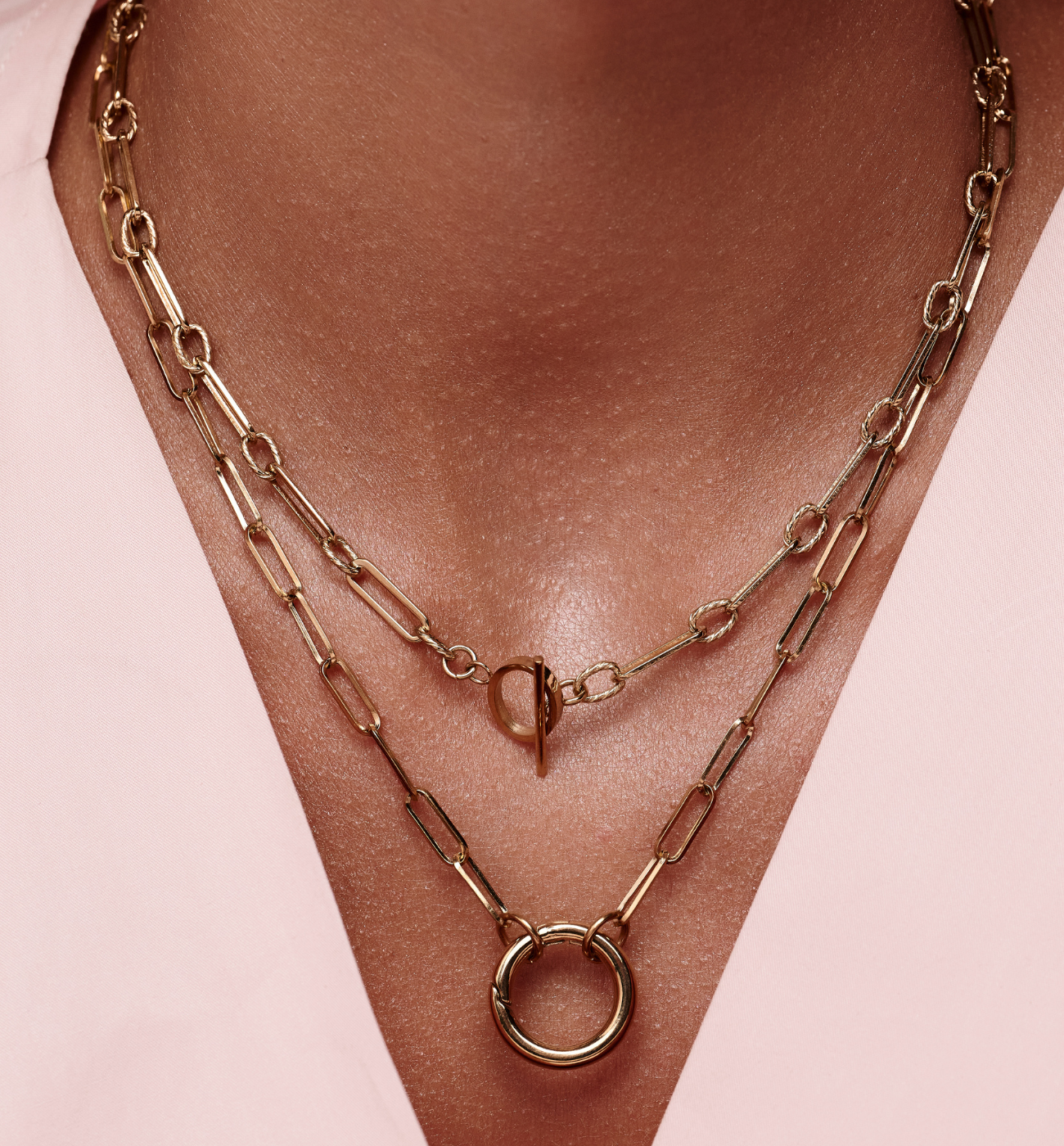 Naszyjnik – złoty łańcuch z zapięciem typu toggle NEA0043