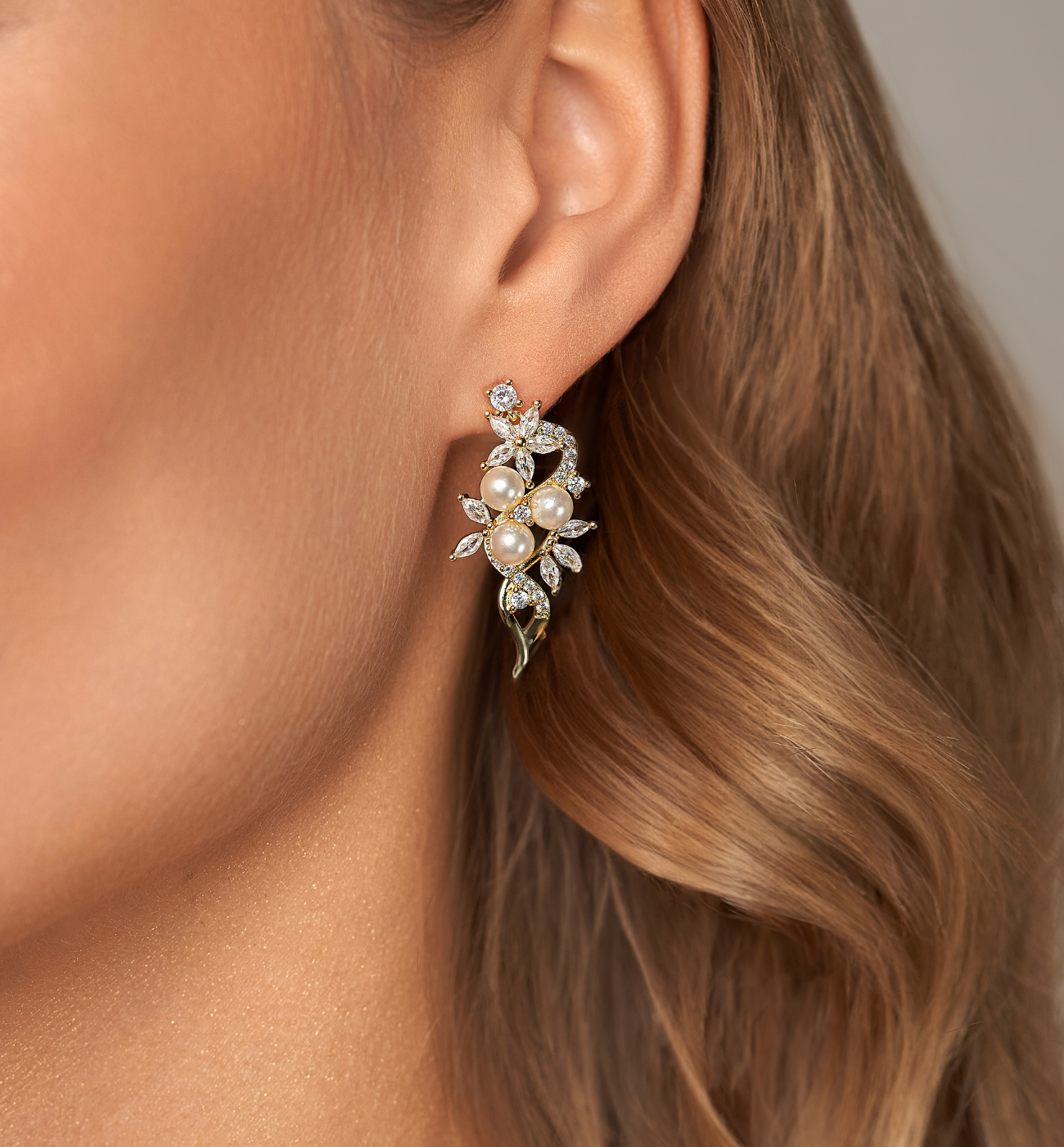 Kolczyki złote z kryształkami i perełkami Véronique - By Dziubeka