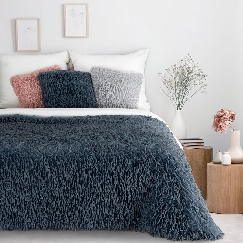 Granatowy koc futrzany 130x170 cm AVELORE miękki i miły w dotyku