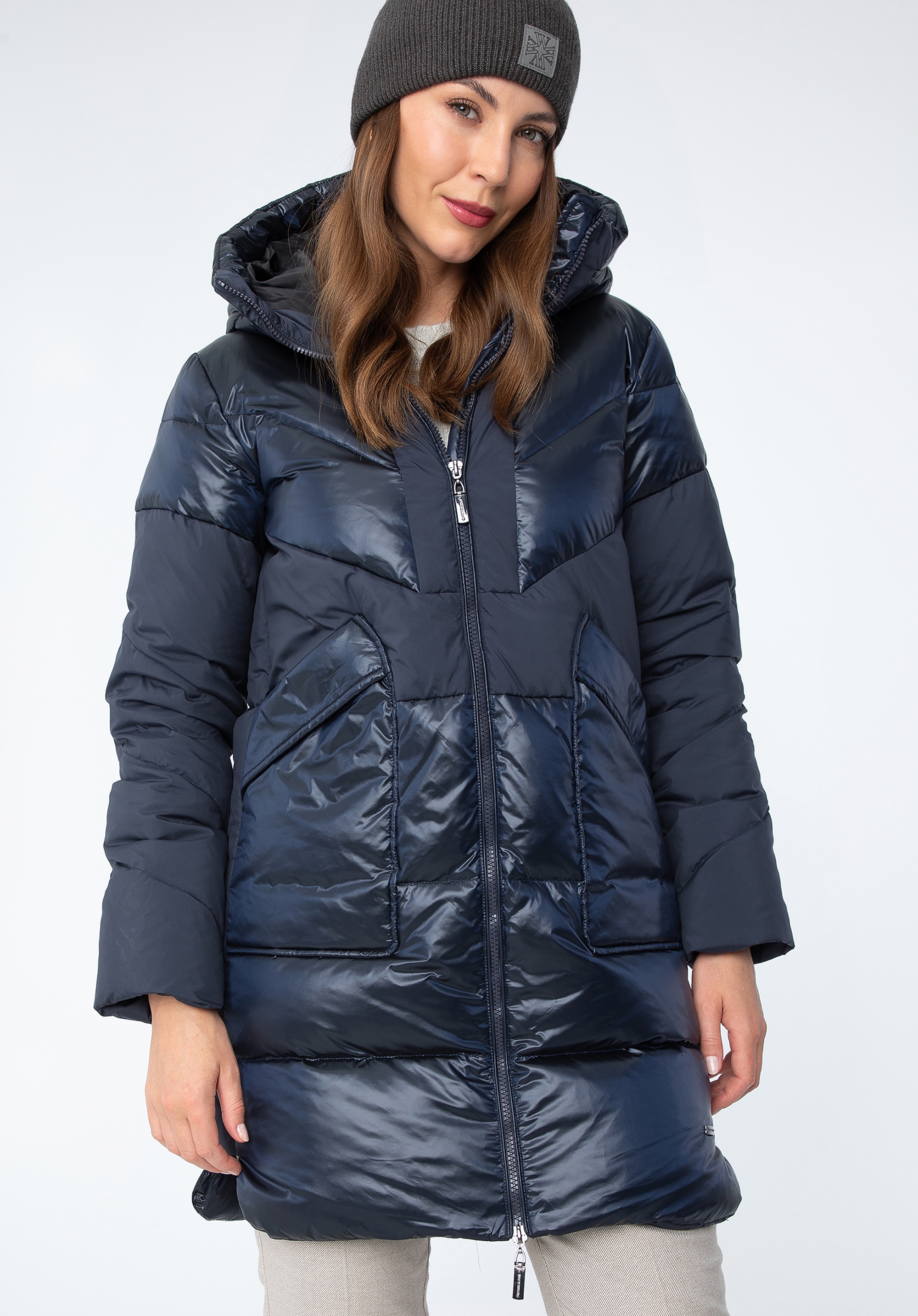 Damski płaszcz puchowy z łączonych materiałów z kapturem granatowy