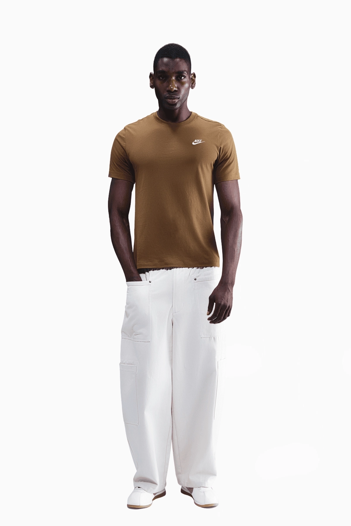Koszulka Nike Sportswear Club - Brązowy