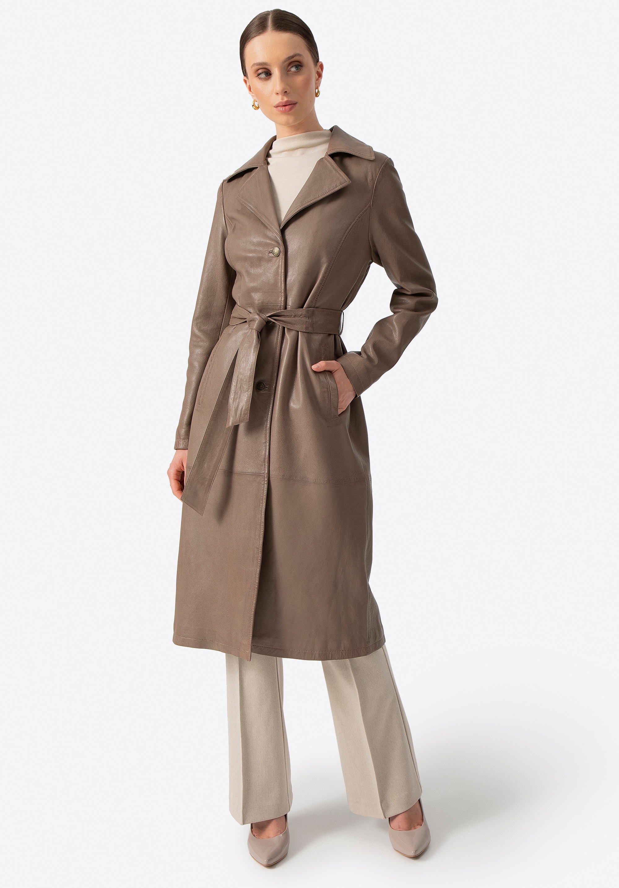 Długi damski płaszcz ze skóry ciemny beż