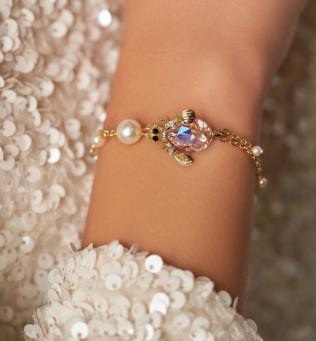 Bransoletka z różowym owadem i perłami Morning Dew BMI0156