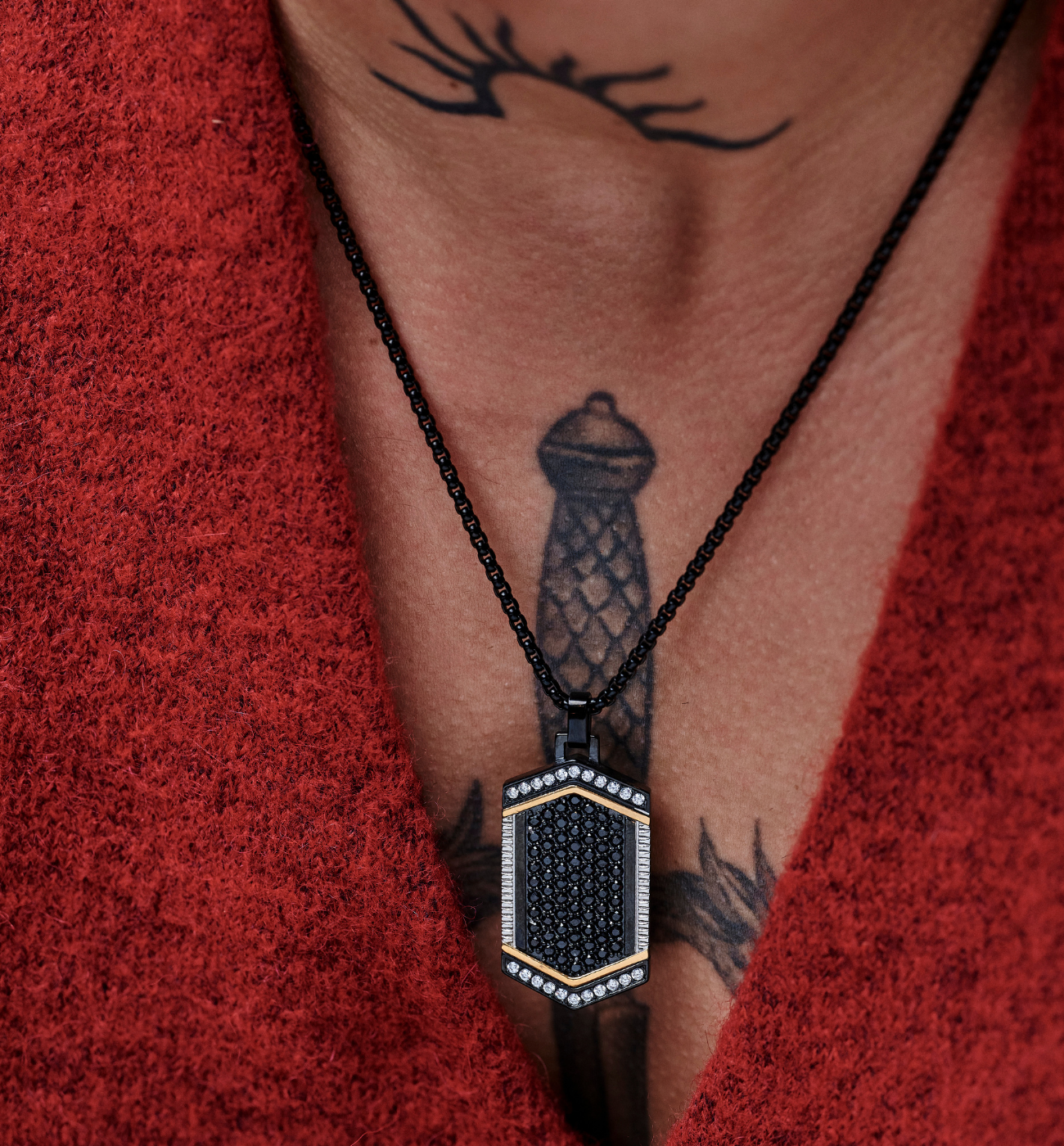 Naszyjnik męski z czarną zawieszką NMITC0233