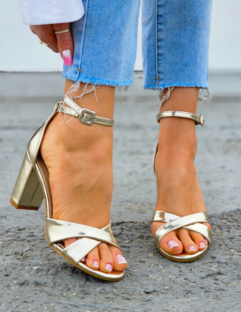 Klasyczne Sandały Damskie Na Słupku Złote Sarah