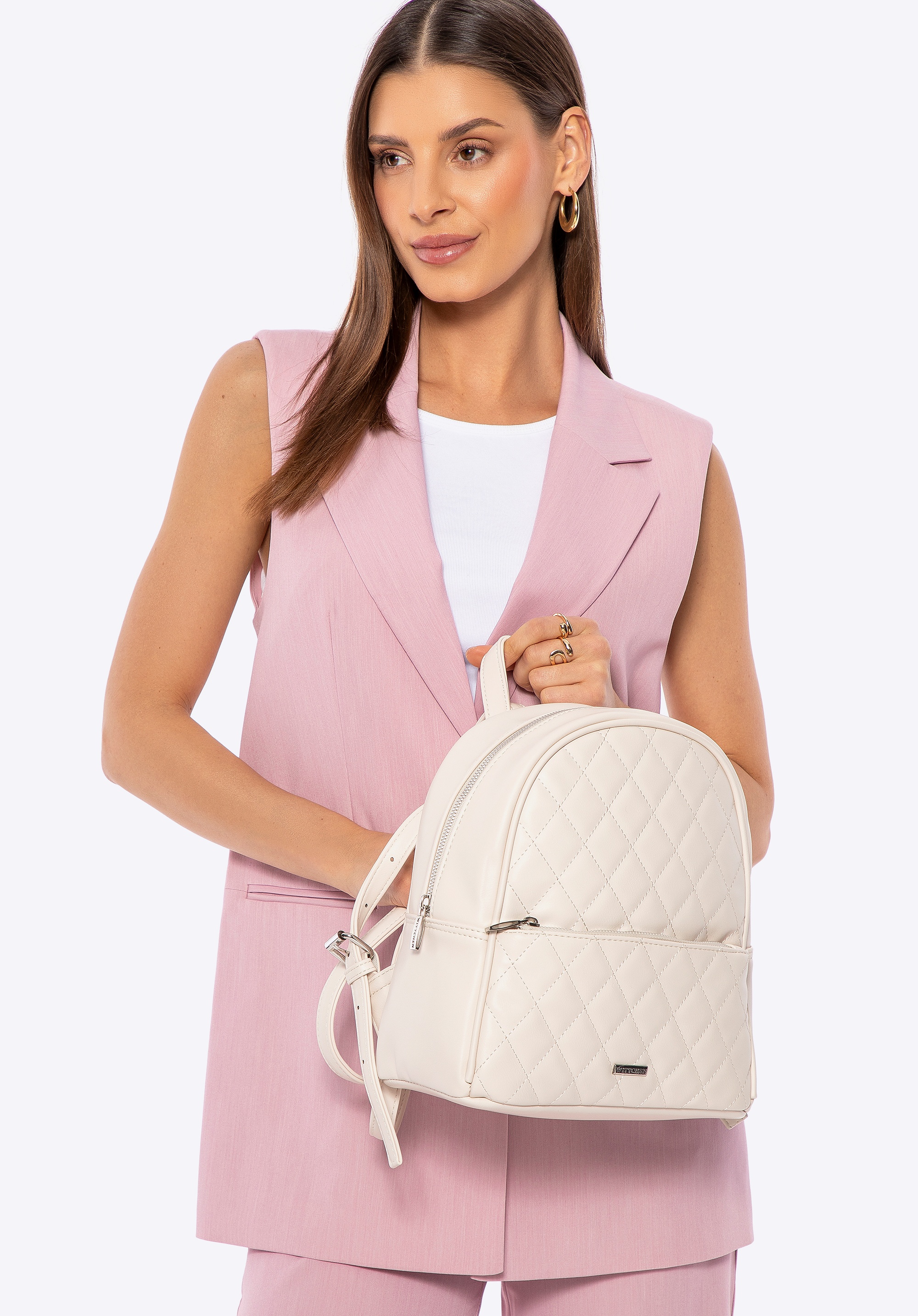 Damski plecak z imitacji skóry w przeszycia złamana biel