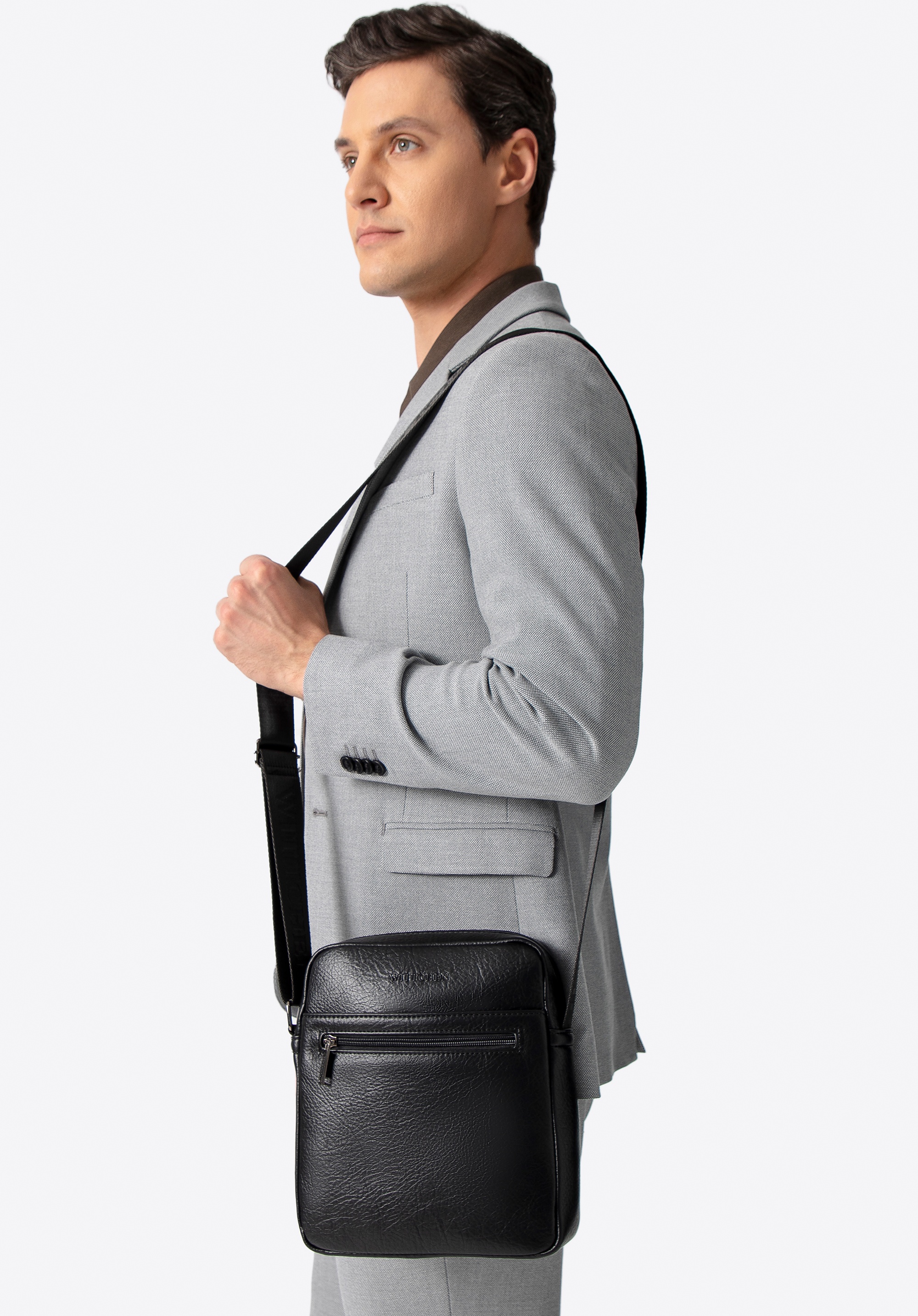 Listonoszka z imitacji skóry z regulowanym paskiem czarna