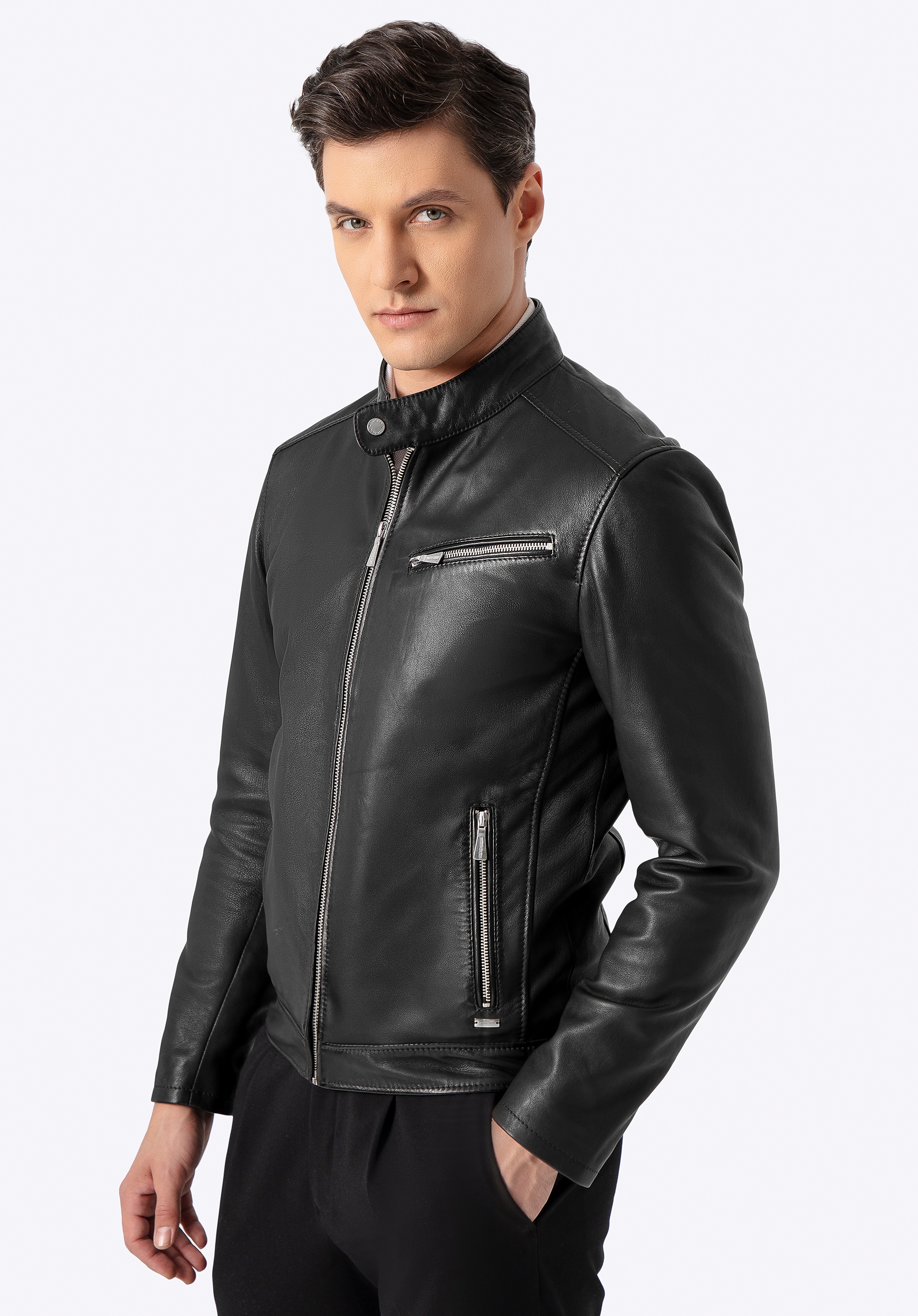 Męska kurtka ze skóry owczej z kieszeniami czarna