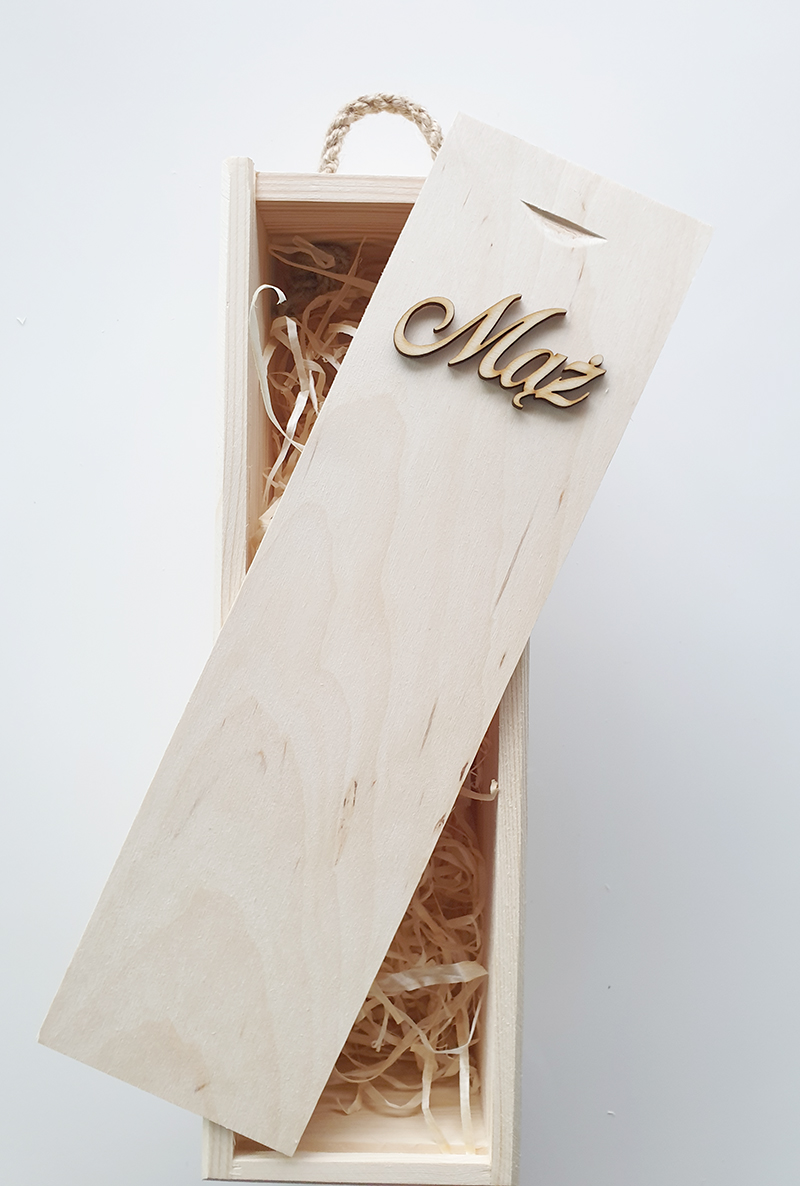 Skrzynka, pudełko drewniane na wino z wełną i napisem Mąż