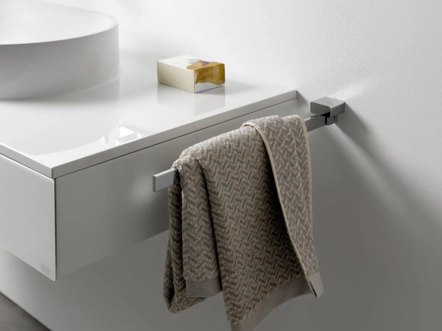 Emco Loft wieszak na ręcznik 31 cm chrom 055000132