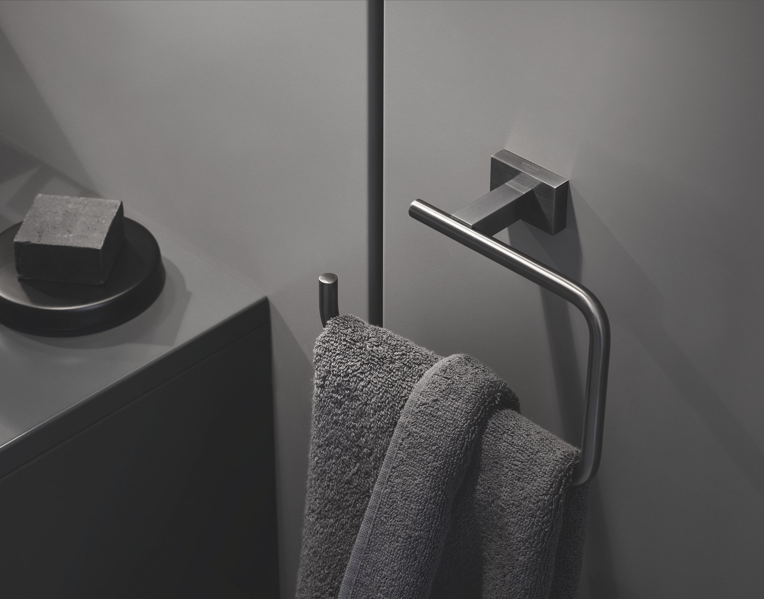 Grohe Essentials Cube uchwyt na papier toaletowy brushed hard graphite 40507AL1