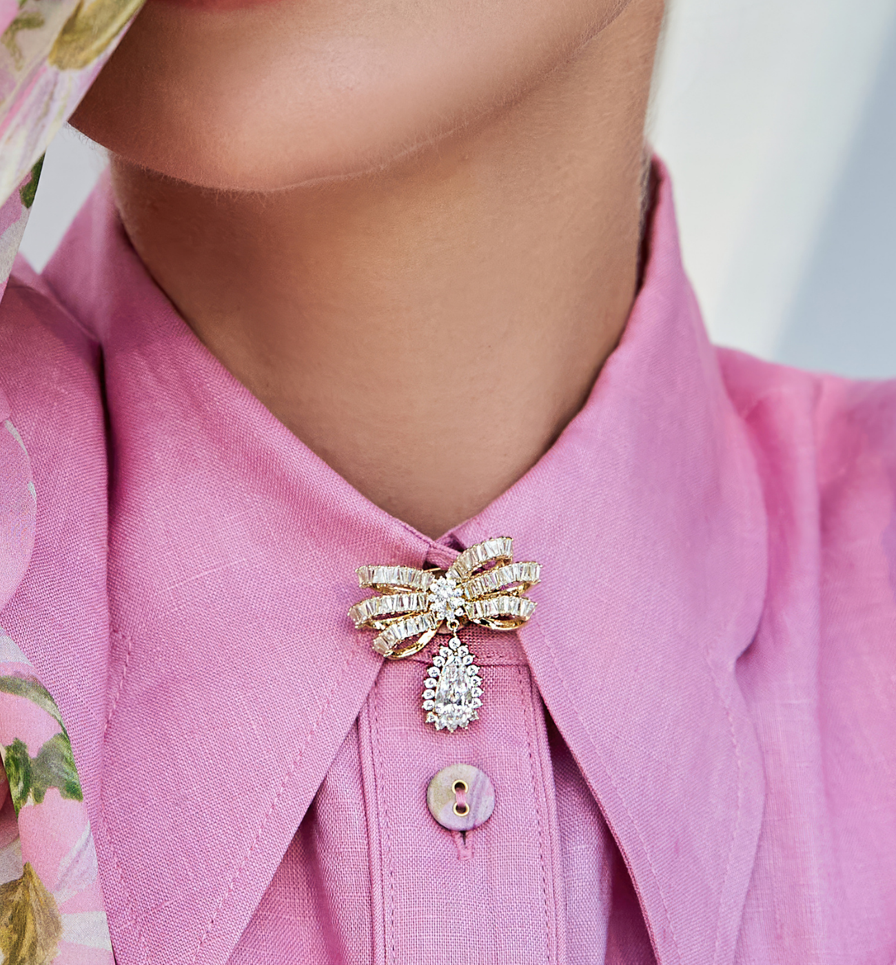 Broszka z kokardką kryształkowa Yumi BRSS0087 - By Dziubeka