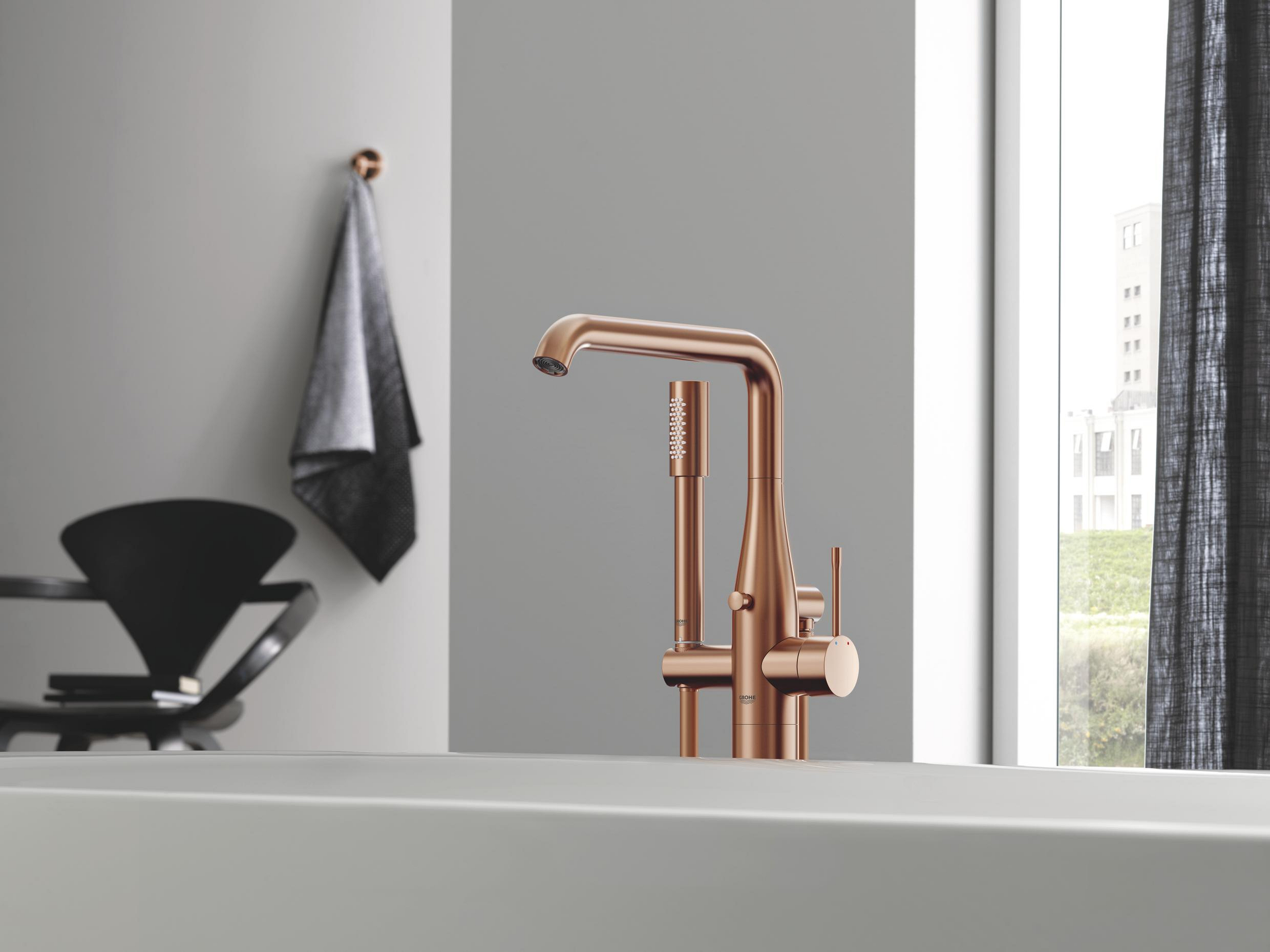 Grohe Essence bateria wannowo-prysznicowa wolnostojąca Brushed Warm Sunset 23491DL1