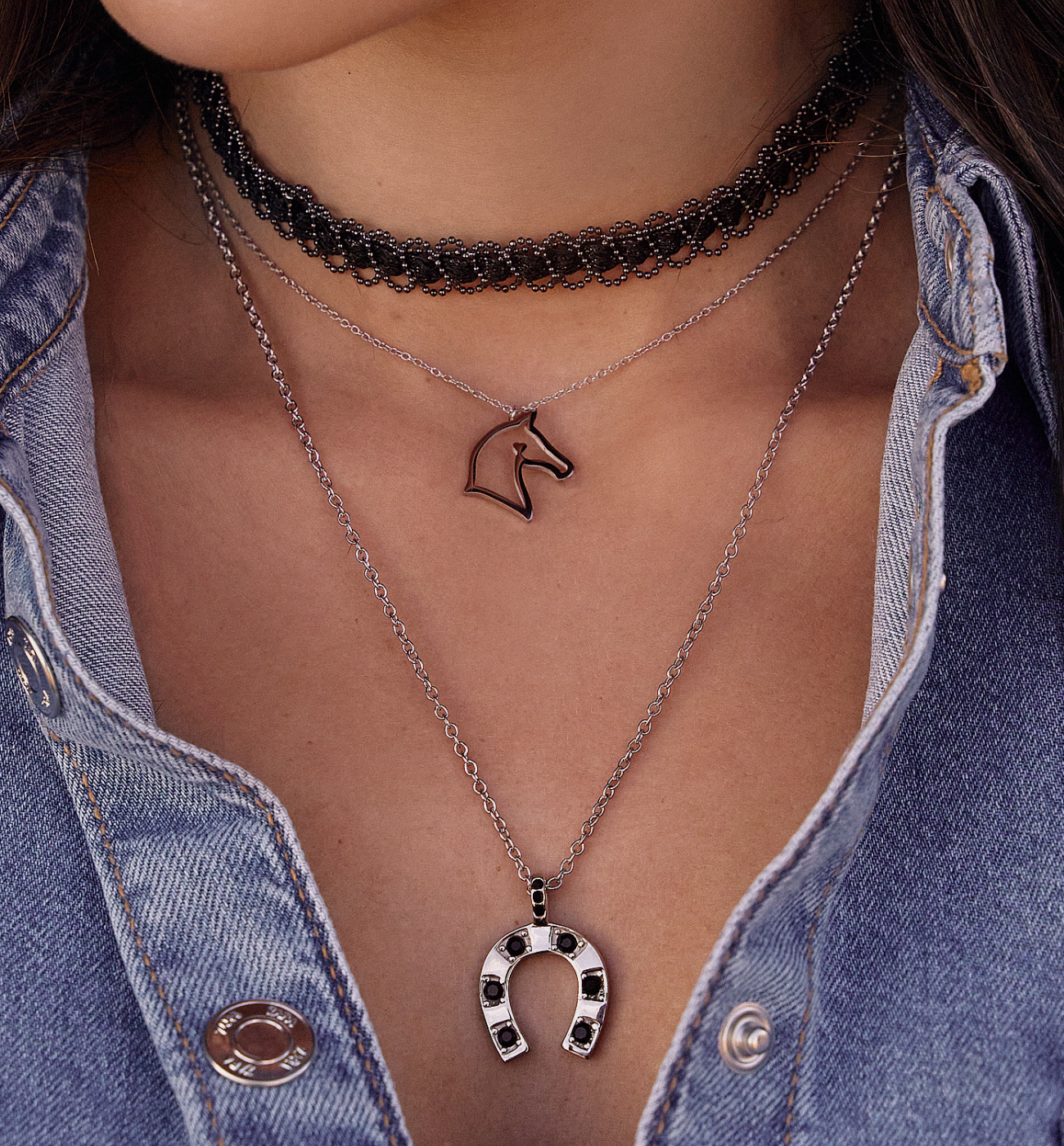 Naszyjnik srebrny z koniem Montana ze stali szlachetnej NPS0009