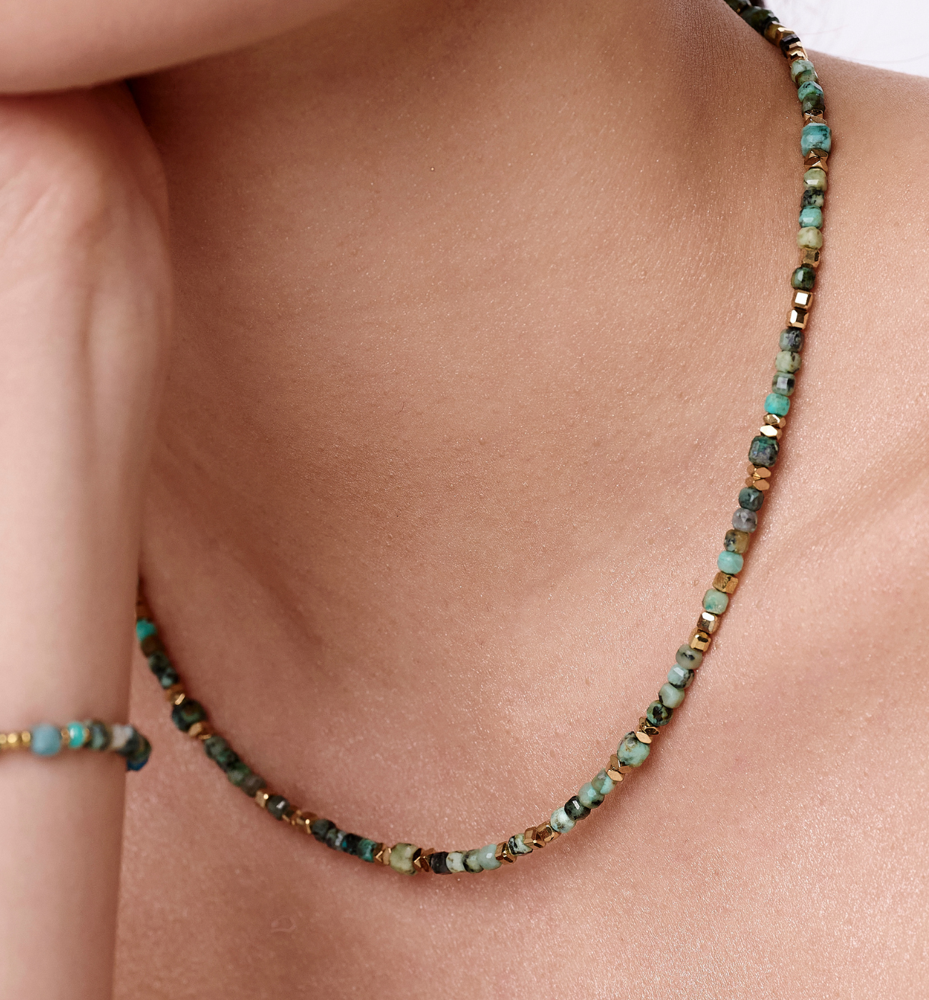Naszyjnik z afrykańskim turkusem i złotymi akcentami - By Dziubeka