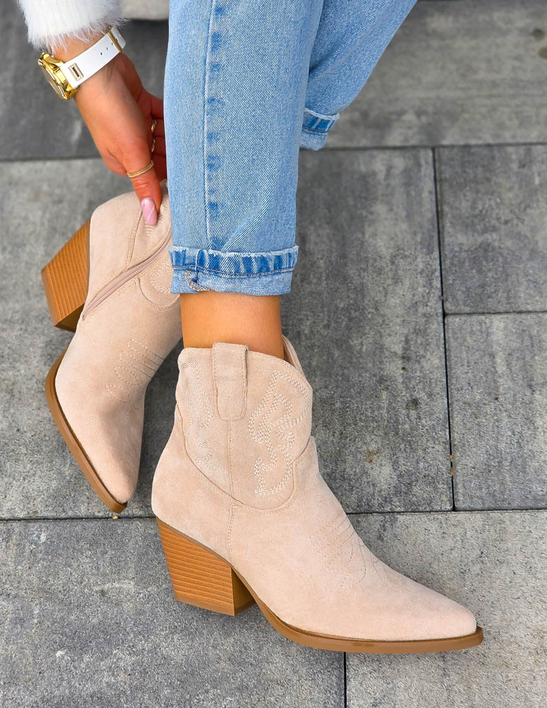 Krótkie Beżowe Botki Kowobjki Na Słupku Indiana