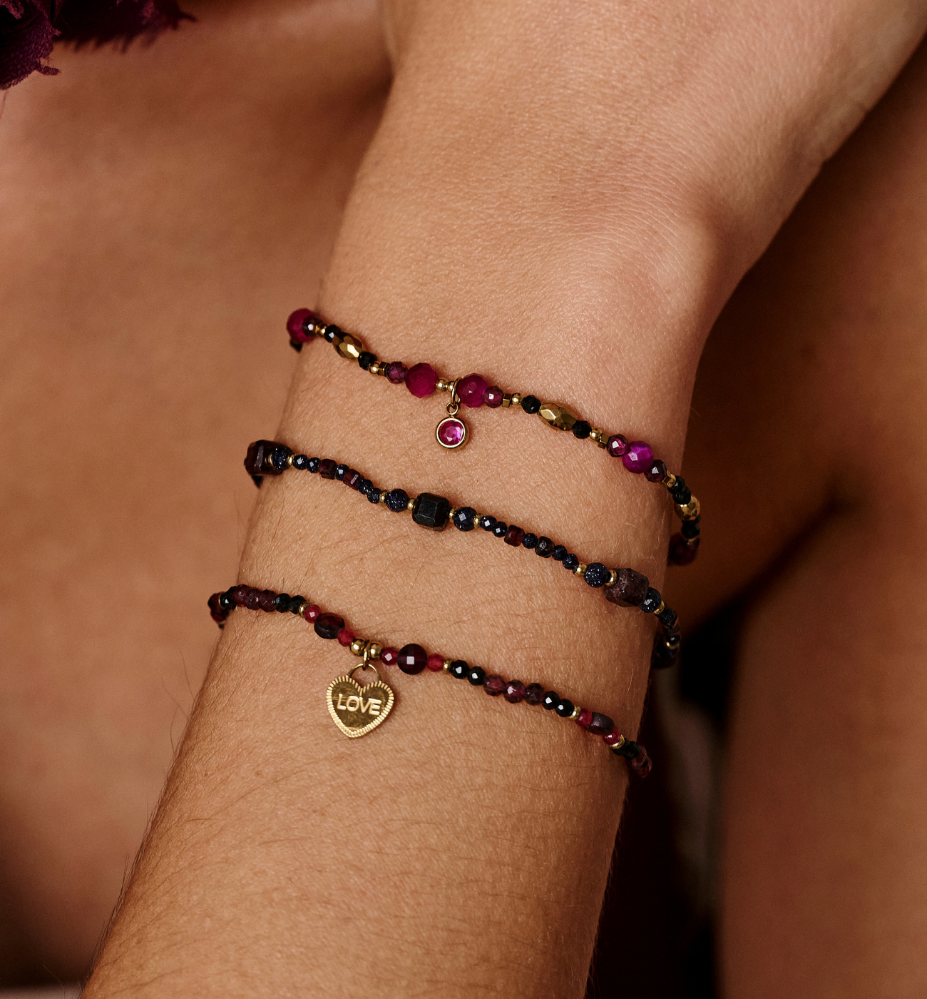 Zestaw bransoletek z kamieni w odcieniu bordo ZN0153 - By Dziubeka