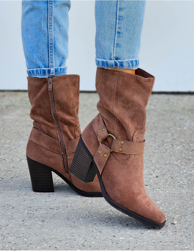 Czekoladowe Botki Na Słuku z Długą Cholewką Wild