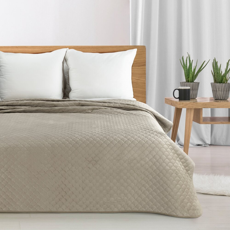 Narzuta na łóżko 170x210 cm beżowa pikowana welwet AUREL