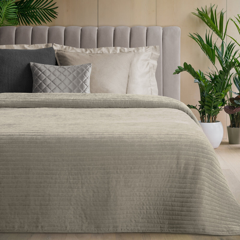 Beżowa narzuta 170x210 cm GLORY z tkaniny imitującej szenil