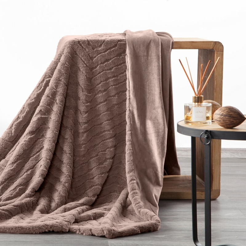 Koc 150x200 cm KORRIE ciemnobeżowy futrzany z efektem 3D