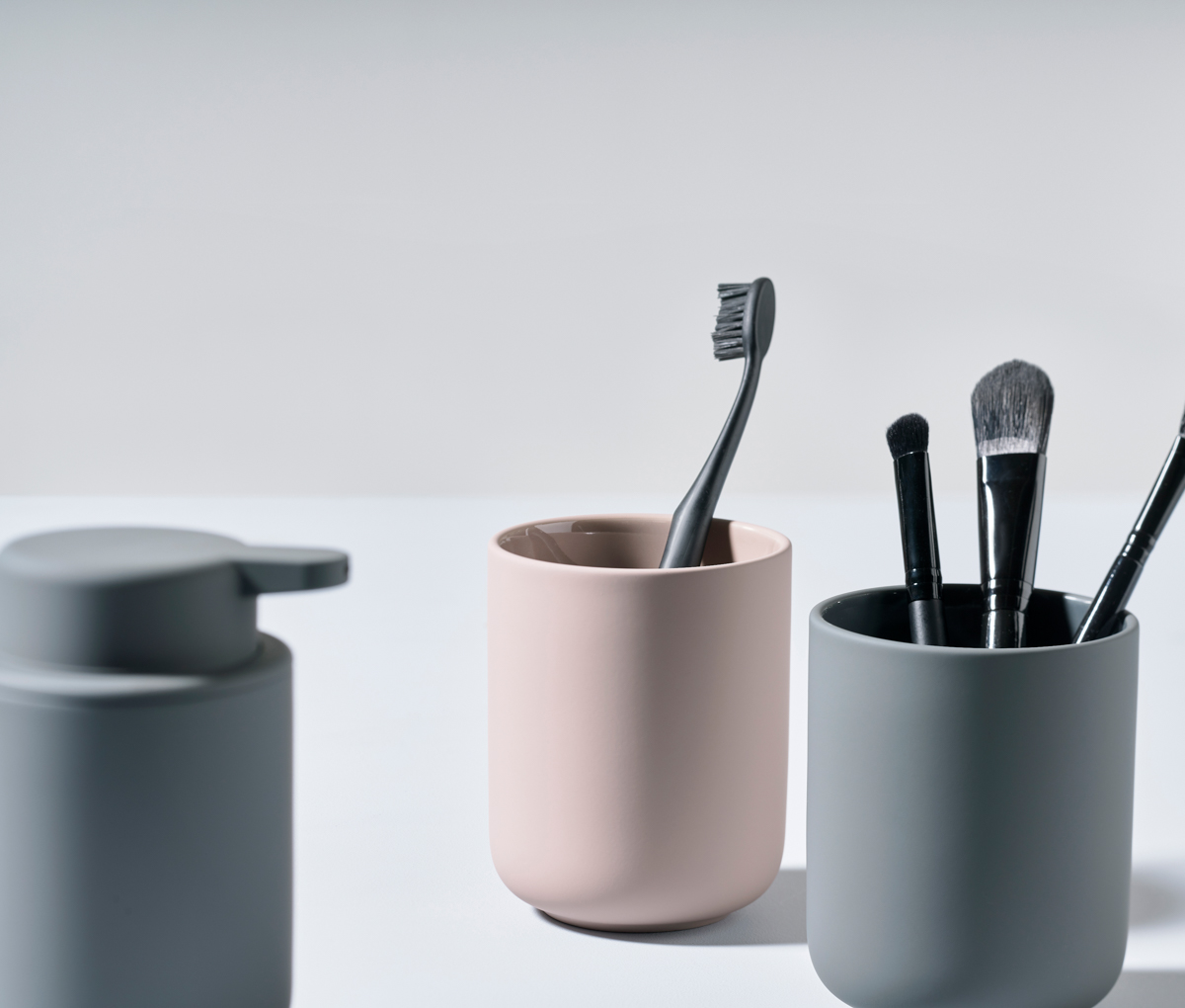 Zone Denmark Ume kubek na szczoteczki szary 330398