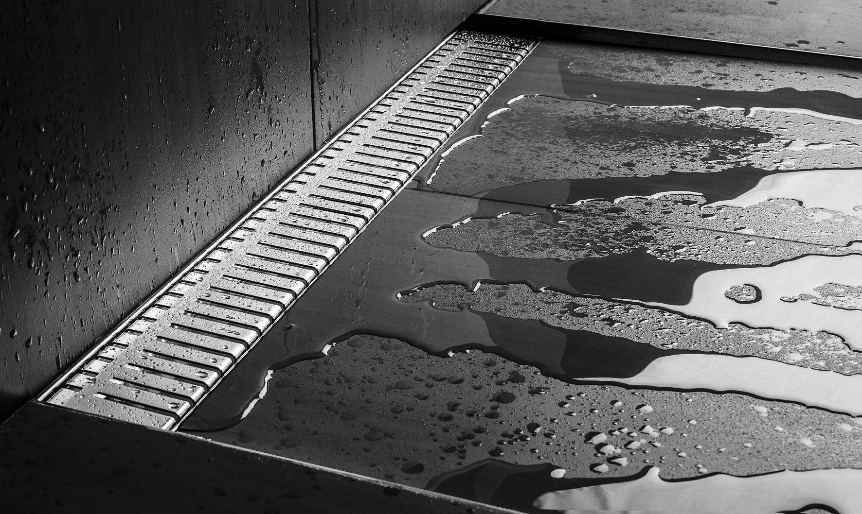 ACO ShowerDrain C korpus odpływu liniowego 68,5 cm kołnierz przyścienny stal nierdzewna 9010.88.29