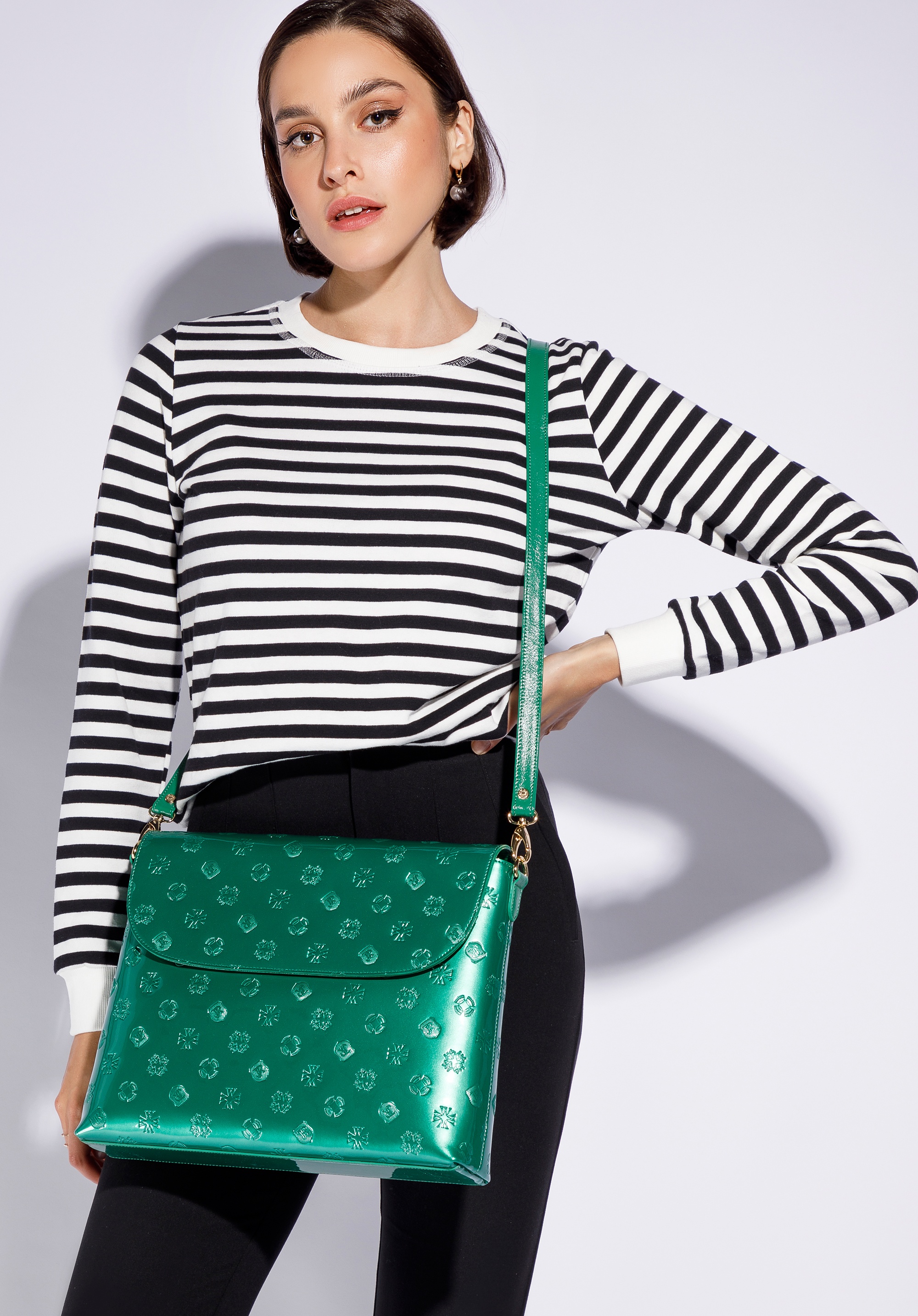 Damska listonoszka z metalicznej skóry lakierowanej duża zielona